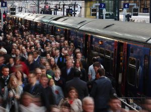 Layanan Kereta di London Gangguan 4 Hari, Ada Apa? Layanan Kereta di London Gangguan 4 Hari, Ada Apa?