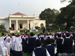 Tebakan Jokowi ke Siswa soal Pemuda Tampan dan Lutung Kasarung