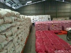 Anies Pertimbangkan Jakarta Lockdown, Pasokan Bahan Pokok Aman?