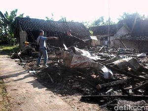 Api Lalap 2 Rumah di Rembang, 1 Orang Tewas
