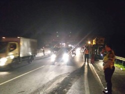Truk yang Terbalik di Tol Purbaleunyi Dievakuasi, Lalin Lancar