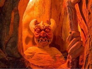 Bukan Kuntilanak, Ini Patung-patung Setan di Dunia