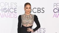 Foto: 15 Busana Ketat Jennifer Lopez yang Mencuri Perhatian