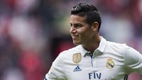 James Rodriguez pun tampaknya sudah tidak dipakai lagi jasanya oleh Real Madrid. Meski sudah dipinjamkan ke Bayern Munich, performanya tak kunjung memuaskan. Sepanjang musim ini, dirinya baru bermain sebanyak tujuh kali dengan sumbangan satu gol (Juan Manuel Serrano Arce/Getty Images)