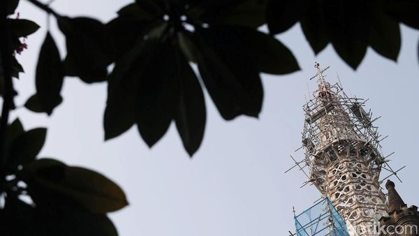 Menara Gereja Katedral Dipoles