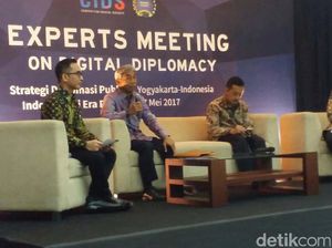 Kemenlu Ikut Pantau Keberadaan Habib Rizieq di Luar Negeri