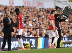 Pelatih Ajax Komentari Keluhan Mourinho Soal Jadwal Padat MU