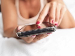 Internetan di Ponsel Saat Tahun Baru Sedot Data Gila-gilaan