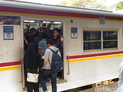 Viral Bocah Terjepit Pintu KRL di Stasiun Depok Baru, Ini Imbauan KCI