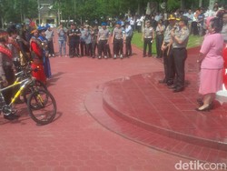 Saat Kapolri Beri 5 Pertanyaan ke Polwan dengan Hadiah Sepeda