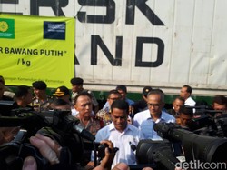 Mentan Jual Bawang Putih Rp 25.000/Kg di Pasar Induk Kramat Jati