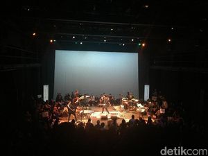 Konser Tak Berjarak 3 Cerita, 1 Ruang