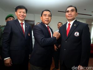 Tono Suratman Lantik Pengurus Muaythai Tono Suratman Lantik Pengurus Muaythai