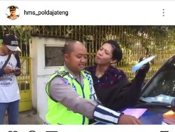 Kocak, Video Viral Polisi Tilang Laki-laki Kemayu di Semarang
