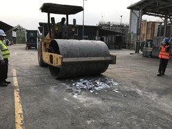 Oppo Musnahkan 23.000 Ponsel di Bogor