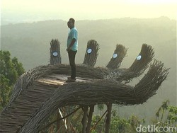 Tangan Raksasa yang Lagi Viral di Yogyakarta