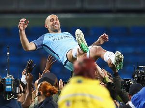 Gantung Sepatu, Zabaleta Bisa Kembali ke Man City Kapan Saja