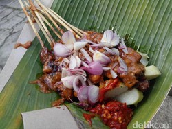 Sate Mbah Sutris: Sedap Mantap! Sate Sapi Berbumbu Manis Meresap