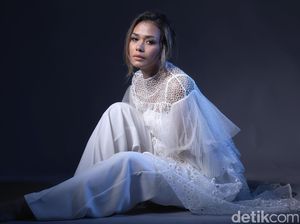 Kiat Adinia Wirasti Menahan Hasrat Belanja Lipstik Secara Impulsif Kiat Adinia Wirasti Menahan Hasrat Belanja Lipstik Secara Impulsif