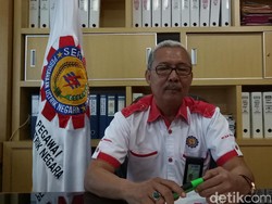 Tanpa Pengacara, Jhoni Tumbangkan Larangan Nikahi Teman Sekantor