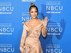 Jennifer Lopez Tampil dengan Perhiasan Rp 439 Juta di Red Carpet