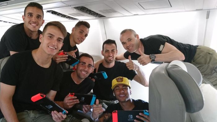 Personil Tim Mario Kart di Barcelona (Foto: Twitter Andres Iniesta) Personil Tim Mario Kart di Barcelona (Foto: Twitter Andres Iniesta)