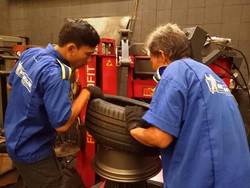 Kapan Waktu Tepat Mengganti Ban?