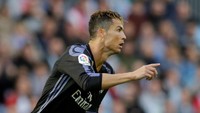 Di Balaidos, Kamis (18/5/2017) dinihari WIB, Madrid diuntungkan dengan dua gol Cristiano Ronaldo untuk unggul dan kartu merah Iago Aspas yang membuat tim tuan rumah bermain dengan 10 orang. Meski begitu, Celta mampu mencetak gol balasan lewat John Guidetti. REUTERS/Miguel Vidal.