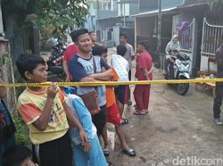 Lokasi Pembunuhan Anak di Pelukan Ibu Jadi Tontonan Warga