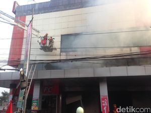 Begini Penampakan Ramayana Pasar Minggu yang Terbakar