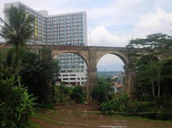 Sulitnya Hidupkan Rel KA Rancaekek-Tanjungsari, Banyak Rumah Warga