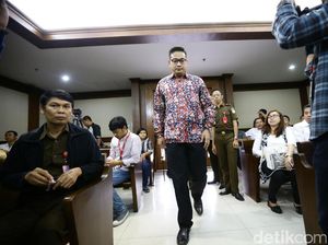 Brotoseno Dituntut 7 Tahun dan Denda Rp 300 Juta