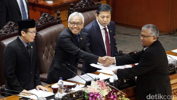 Paripurna Pembukaan Masa Sidang Hujan Interupsi