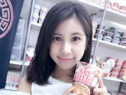 Mau Sarapan Mie Instan? Gadis-gadis Cantik Ini Bisa Menyiapkan Dalam 3 Menit