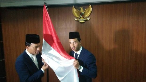 Sah! Ezra Walian Jadi WNI
