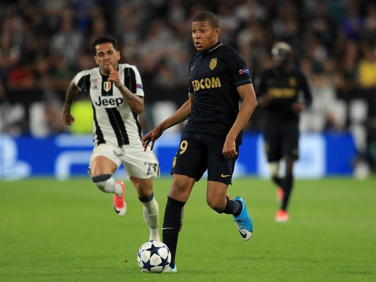 Kylian Mbappe beraksi membela AS Monaco pada laga Liga Champions 2016/2017. (Foto: Richard Heathcote/Getty Images)