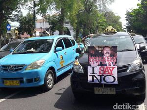 Uber Masuk Solo, Sopir Taksi Unjuk Rasa di Balai Kota