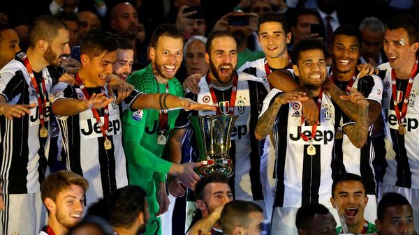 Juventus Berpesta Rayakan Titel Coppa Italia