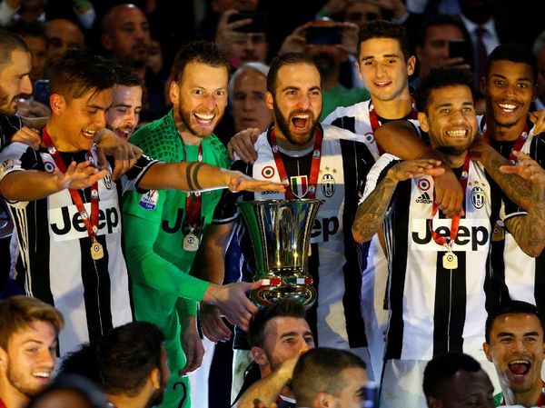 Juventus Berpesta Rayakan Titel Coppa Italia