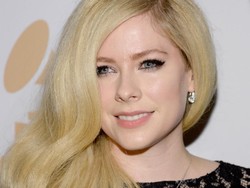 Avril Lavigne Jadi Seleb Paling Berbahaya di Internet