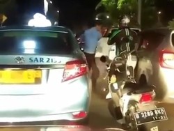 Viral Duel Sopir Taksi vs Pengemudi Mobil ala Mortal Kombat