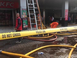 Damkar: Tak Ada Petugas Terluka di Pemadaman Ramayana Pasar Minggu