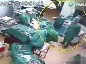 Viral, Video Dokter China Tonjok Perawat di Ruang Operasi Viral, Video Dokter China Tonjok Perawat di Ruang Operasi