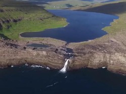 Danau Ajaib Kepulauan Faroe, Seperti Melayang di Atas Laut