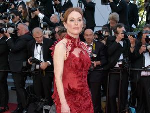 Ada Pemabuk Tidur di Sofa, Julianne Moore Langsung Jual Rumah Ada Pemabuk Tidur di Sofa, Julianne Moore Langsung Jual Rumah