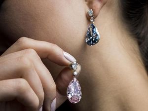 Anting Berlian Langka Terjual Rp 753 Miliar, Jadi yang Termahal di Dunia Anting Berlian Langka Terjual Rp 753 Miliar, Jadi yang Termahal di Dunia