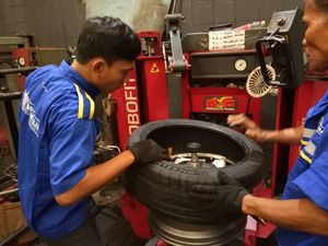 Isi Angin Ban Sesuai Rekomendasi Pabrikan Tanpa Lihat Tabel