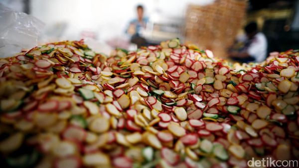 Desa Kenanga, Sentra Pembuat Kerupuk Beromzet Ratusan Juta