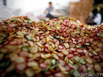 Desa Kenanga, Sentra Pembuat Kerupuk Beromzet Ratusan Juta
