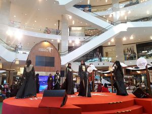 Lenggak-lenggok Model Cantik di Indonesia Street Bukit Bintang Fiesta